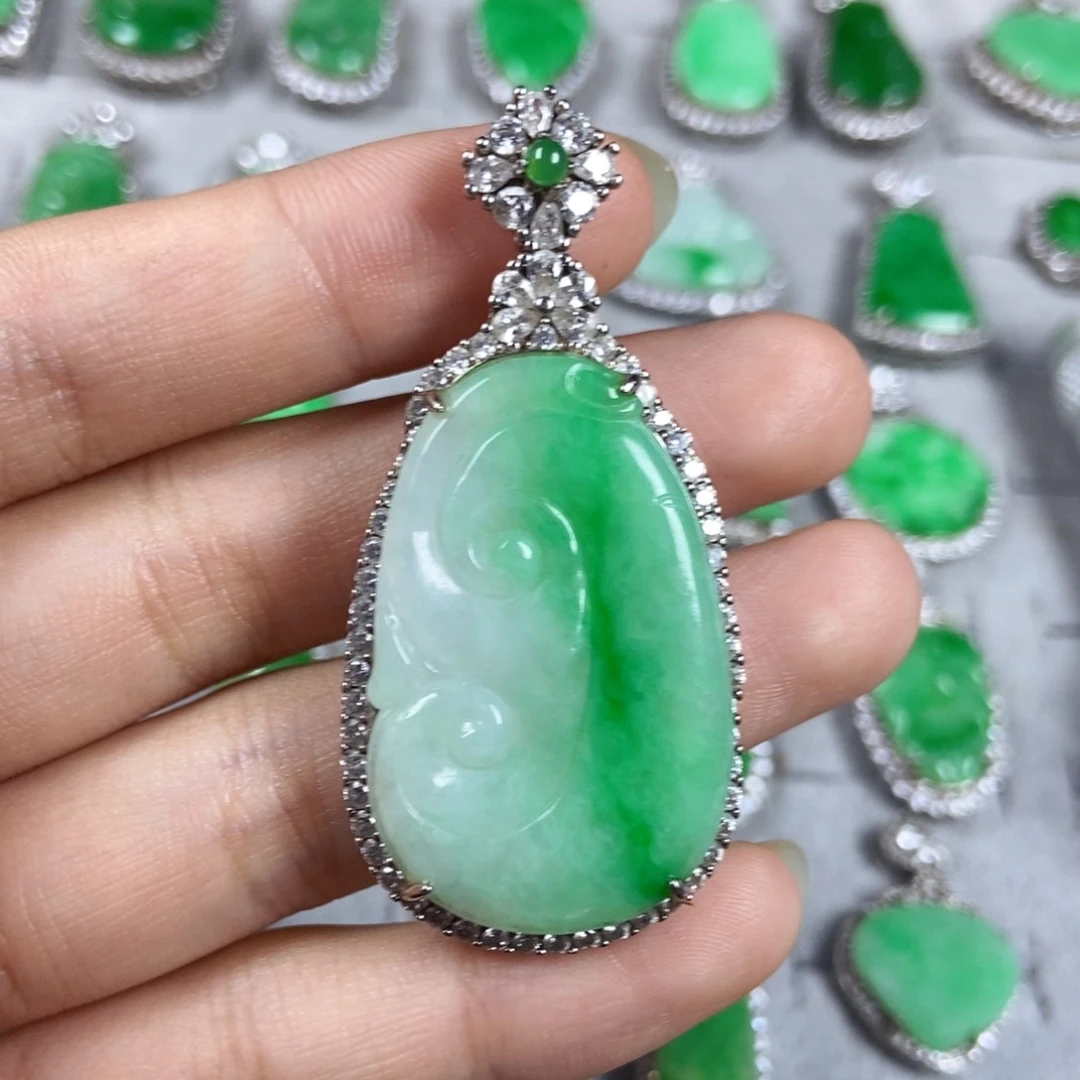 颈饰未镶嵌翡翠如意