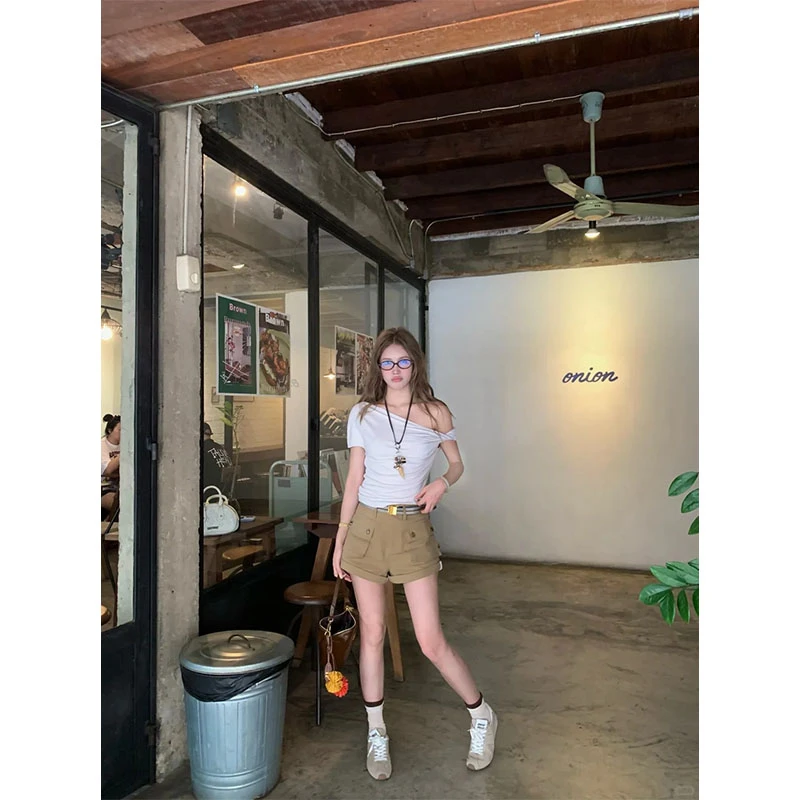 夏季新款小众洋气炸街设计感露肩短袖上衣高腰修身显瘦工装短裤女