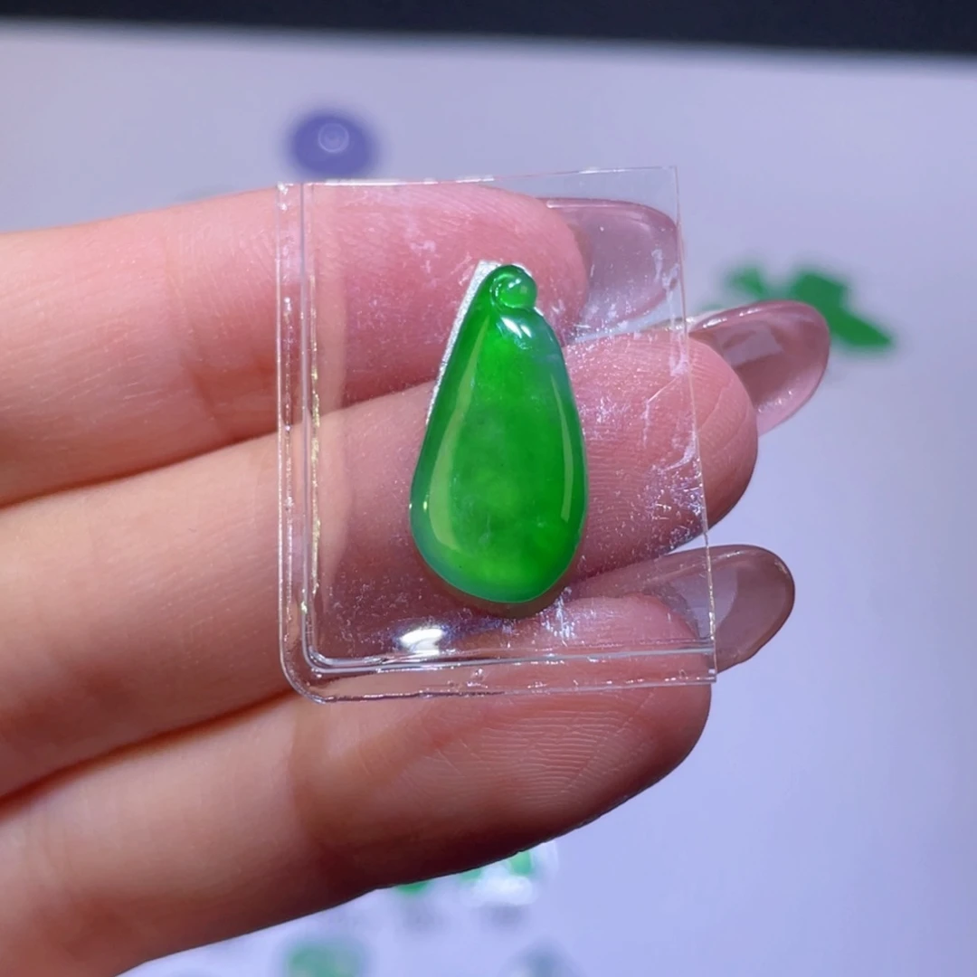 翡翠未镶嵌颈饰裸石