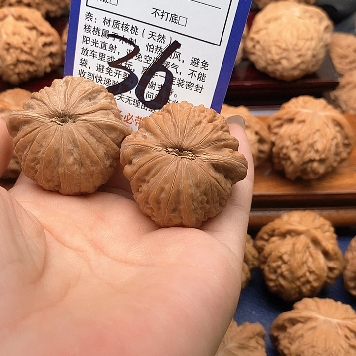 吊坠桃核铁锤狮子头38