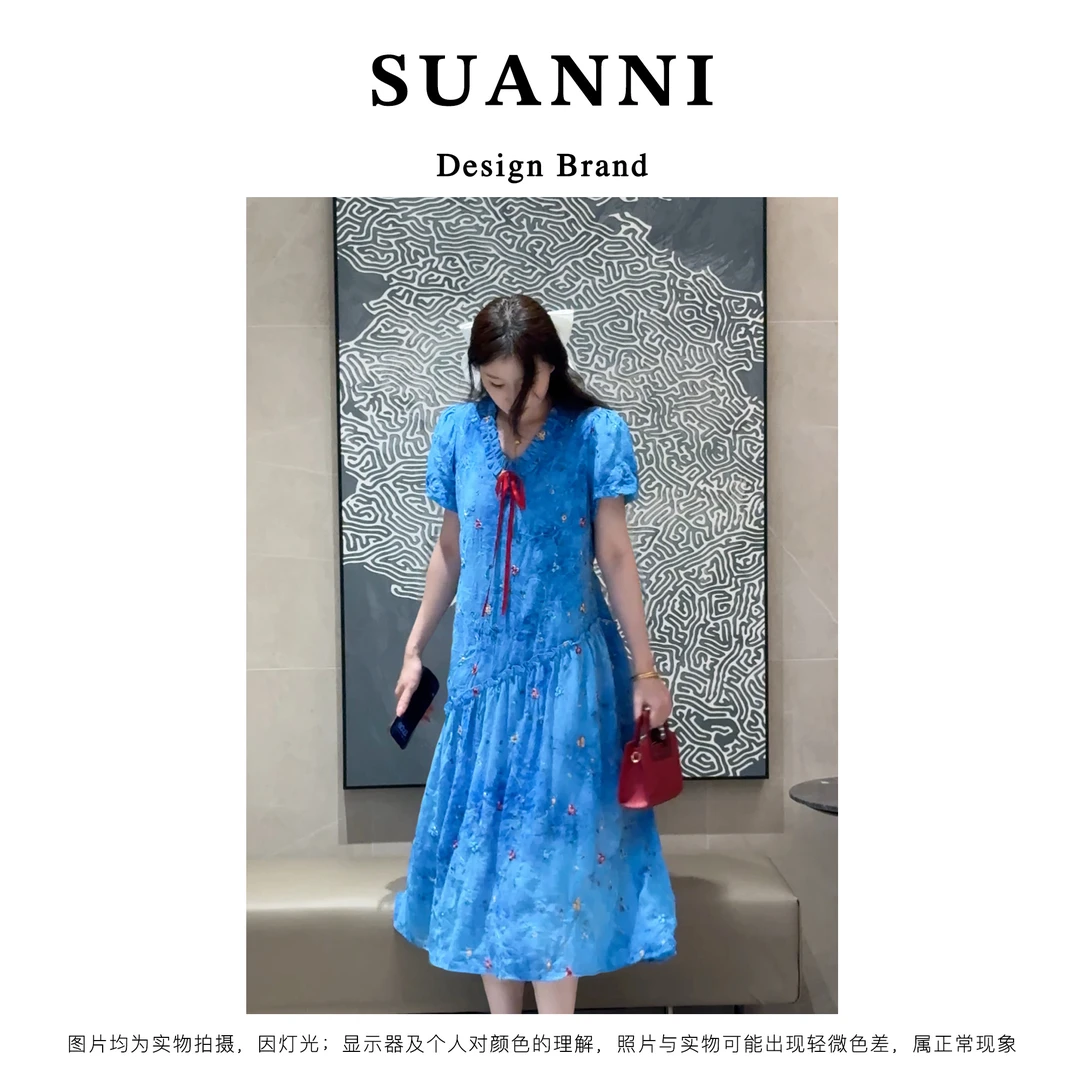 「SUANNI-苏安妮」复古法式立体刺绣气质V领蝴蝶结度假长款连衣裙