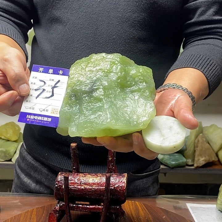 蛇纹石玉纯天然岫玉原石未镶嵌