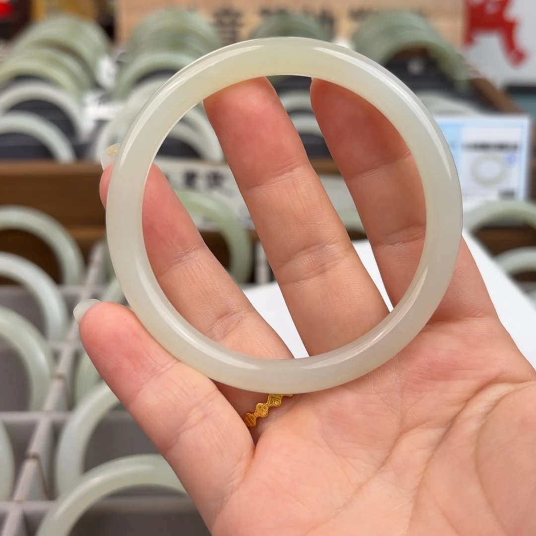 未镶嵌手镯和田玉10