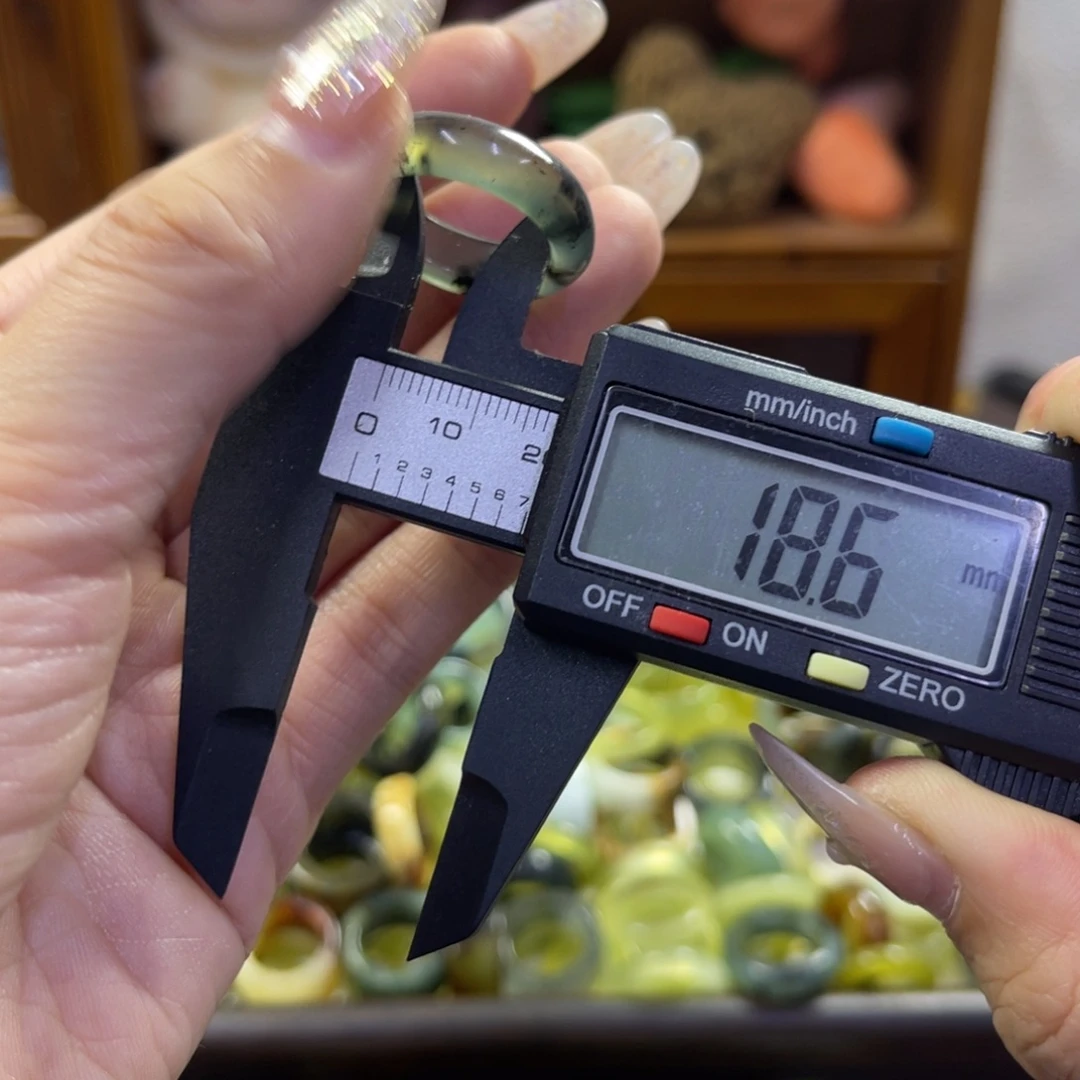蛇纹石玉未镶嵌手镯168