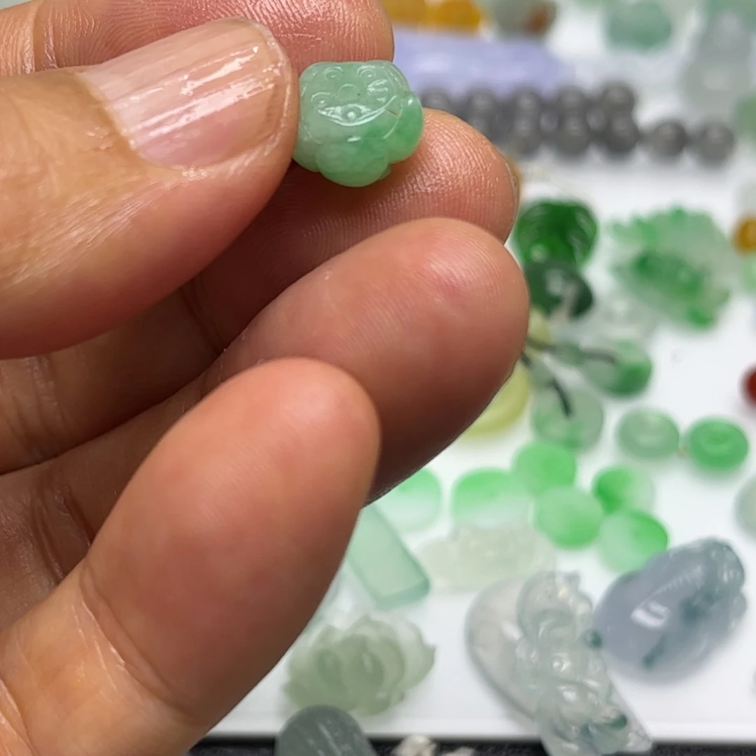 定制翡翠未镶嵌莲花