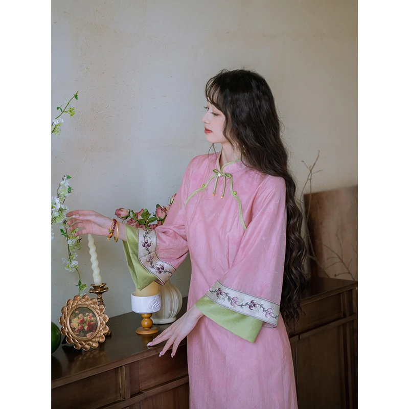 南风谷【春袅】新中式粉色少女旗袍日常绣花双襟显瘦改良连衣裙女