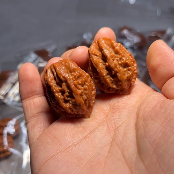 文玩核桃把件龙脊8404