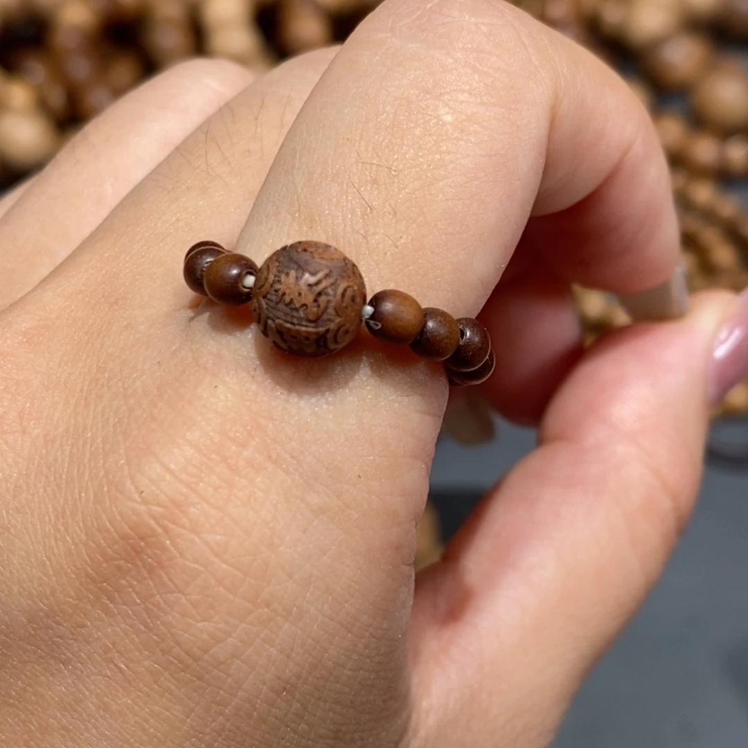 檀香木其他微瑕戒指0.4。