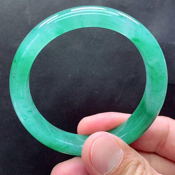 未镶嵌手镯石英质玉