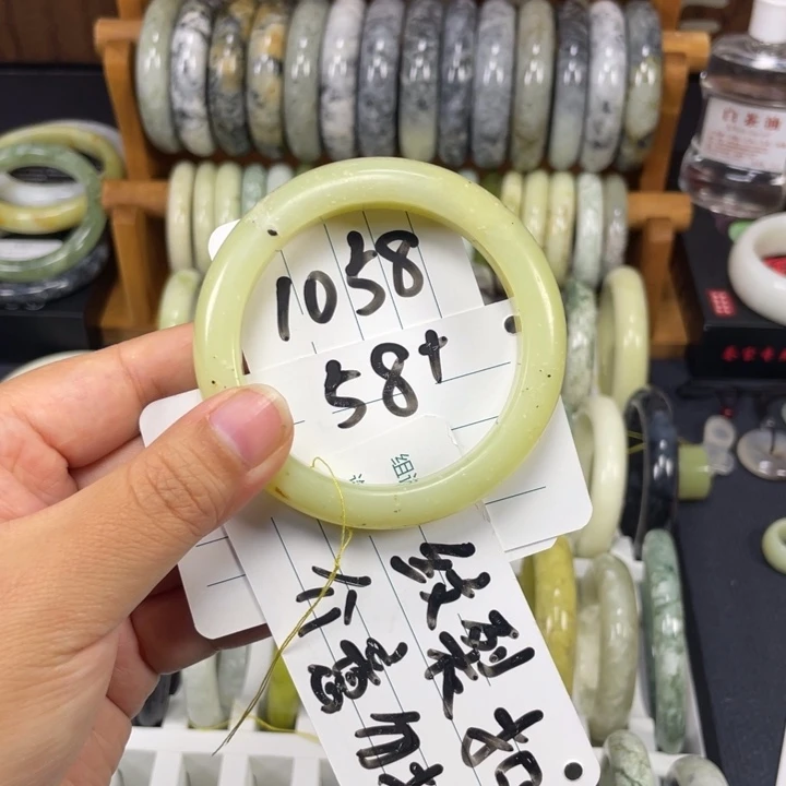 蛇纹石玉未镶嵌手镯有瑕不退不换