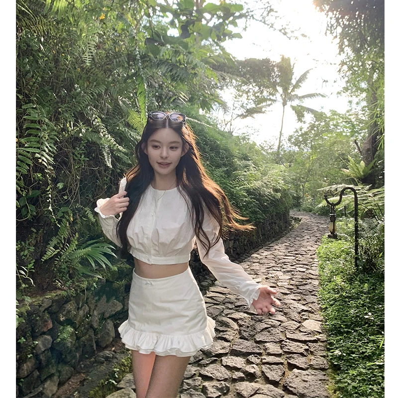 夏季新款花边袖口白色衬衫+ 白色蝴蝶结下摆花边短款半身裙两件套