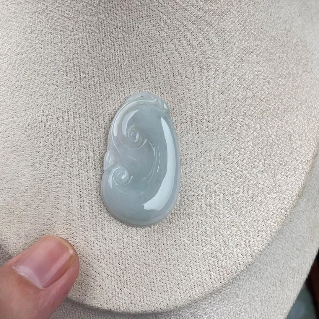 翡翠未镶嵌颈饰如意