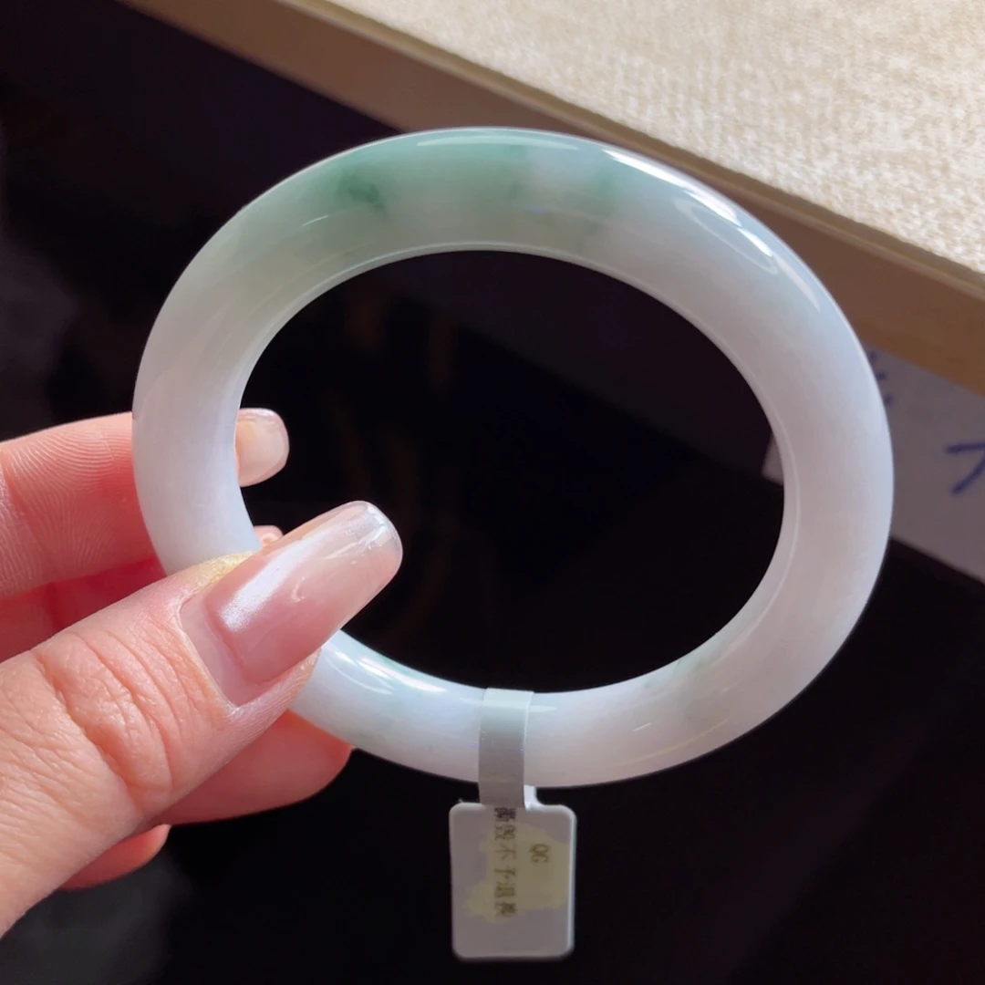 翡翠手镯未镶嵌手镯