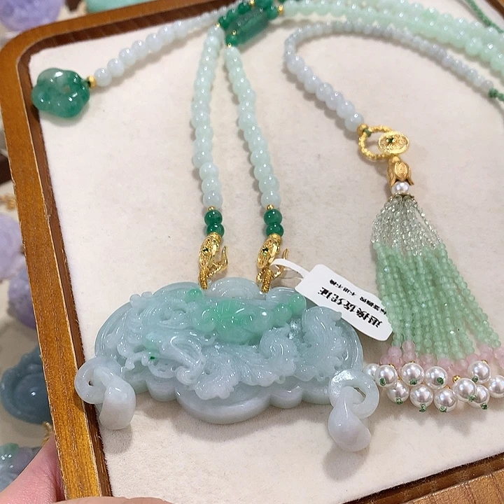 翡翠未镶嵌颈饰翡翠吊坠