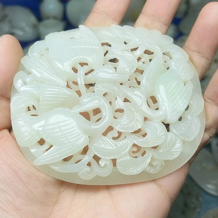 爱***手和田玉（青白玉）未镶嵌颈饰