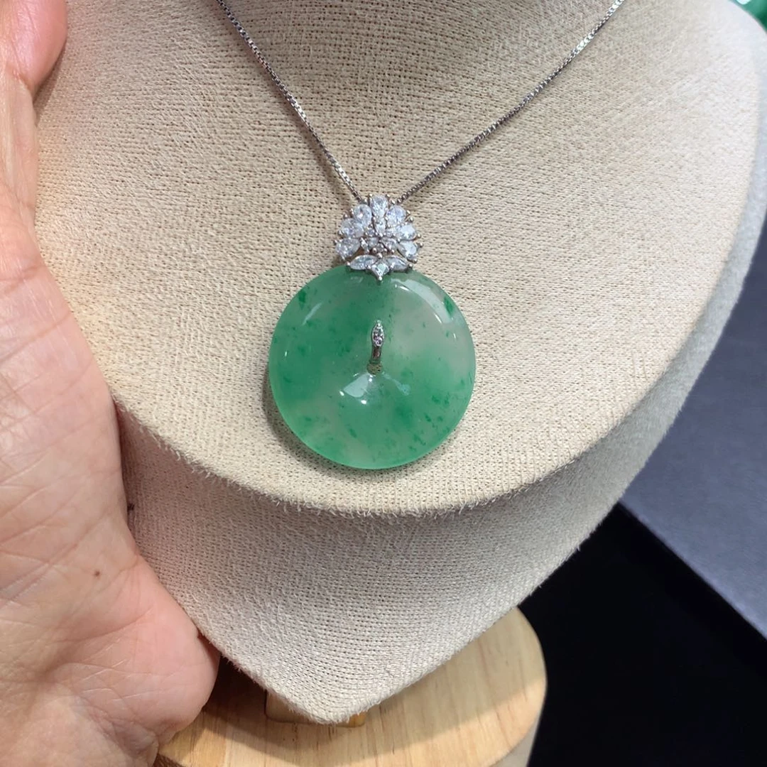 颈饰银S925镶嵌石英质玉（非洲翠）