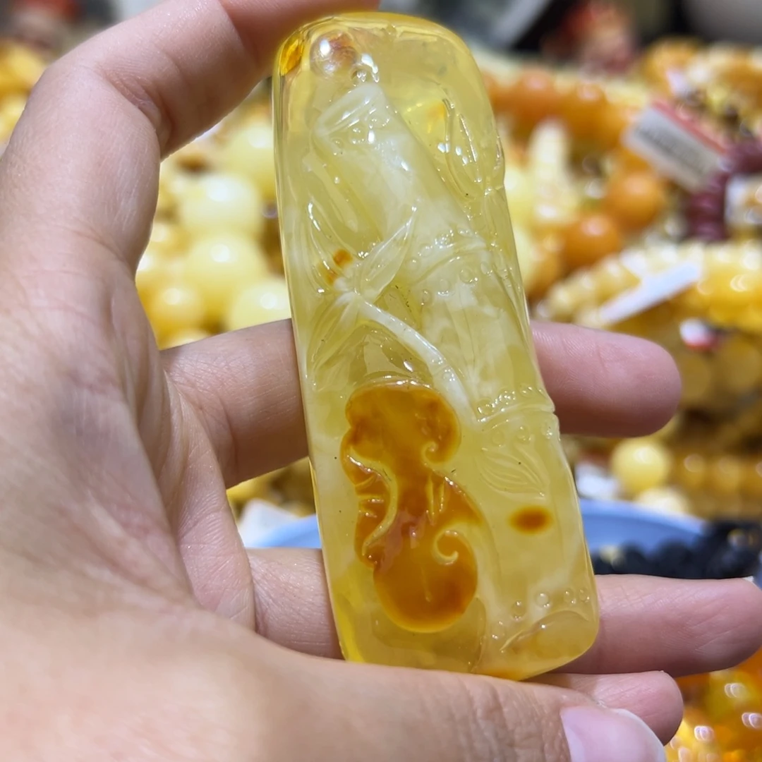 琥珀珠宝奇石未镶嵌