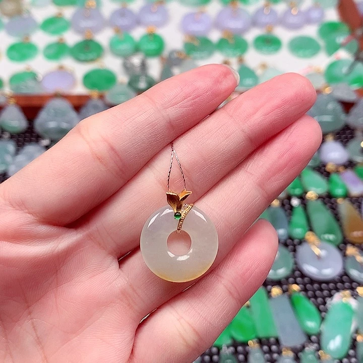 翡翠18K金镶嵌颈饰