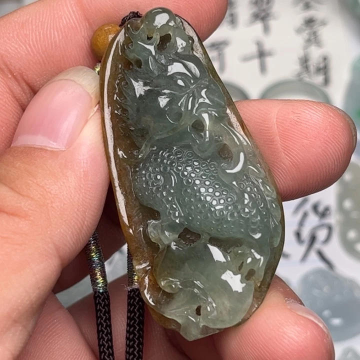 野***渡翡翠未镶嵌颈饰麒麟