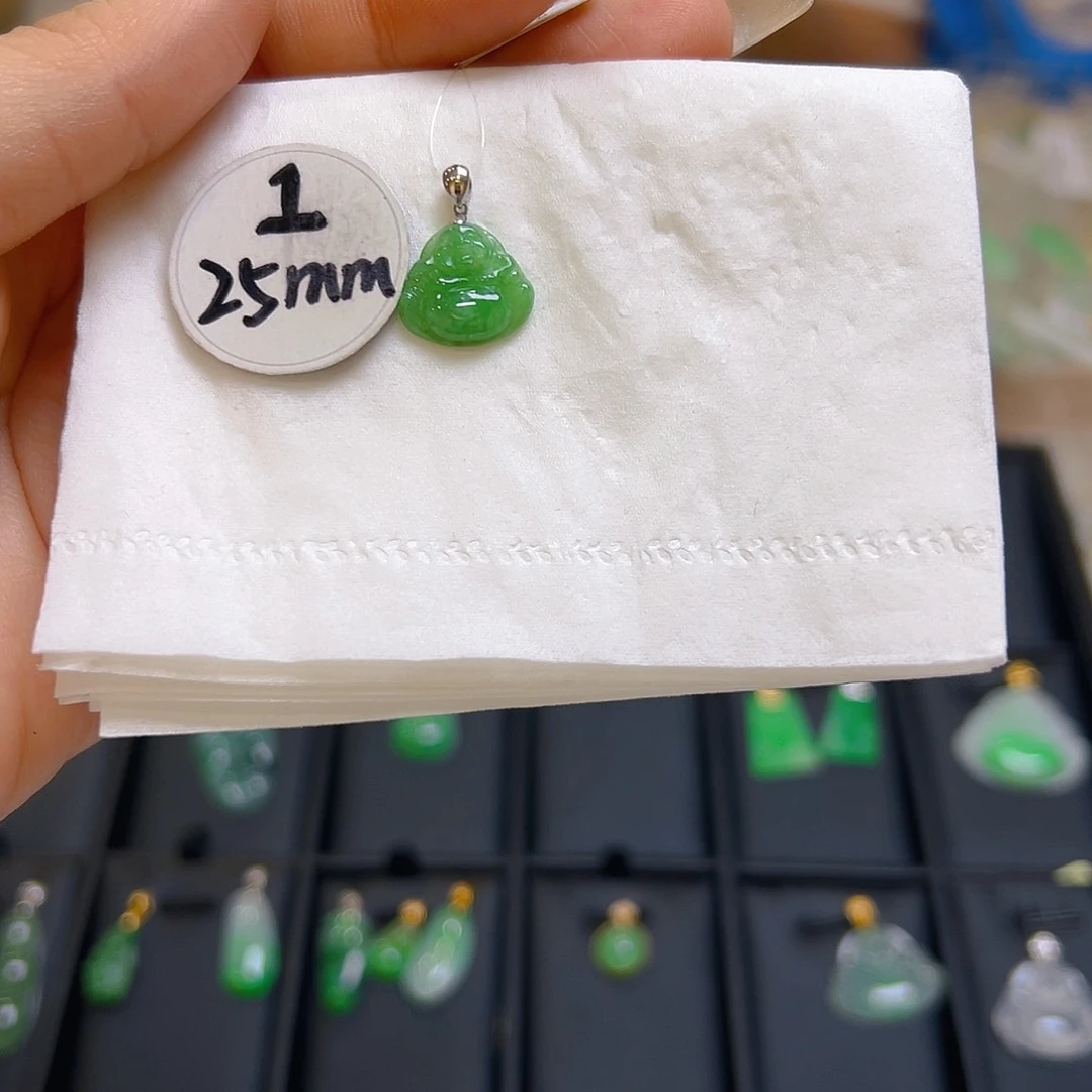 翡翠颈饰18K金镶嵌翡翠