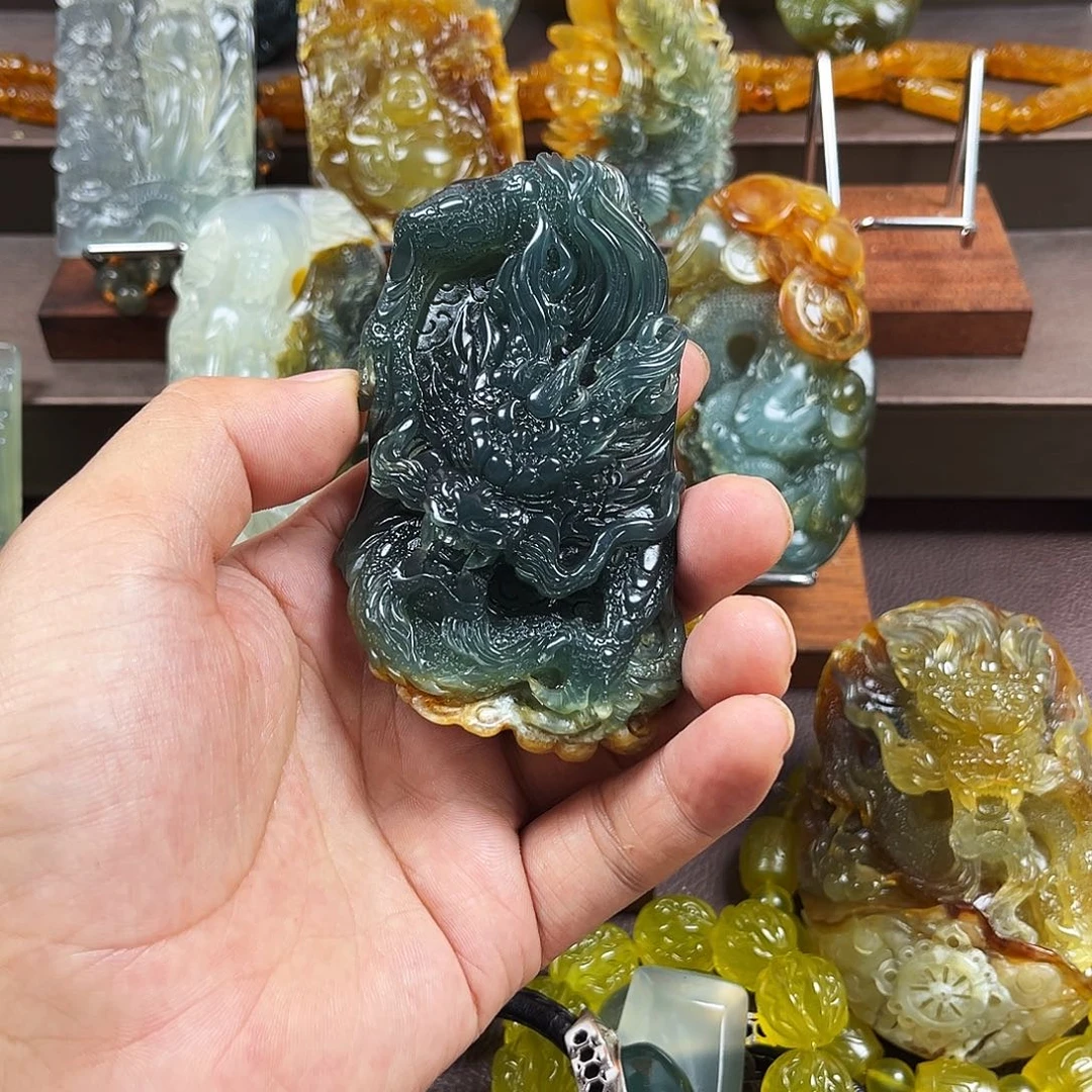 蛇纹石玉未镶嵌颈饰大*牛