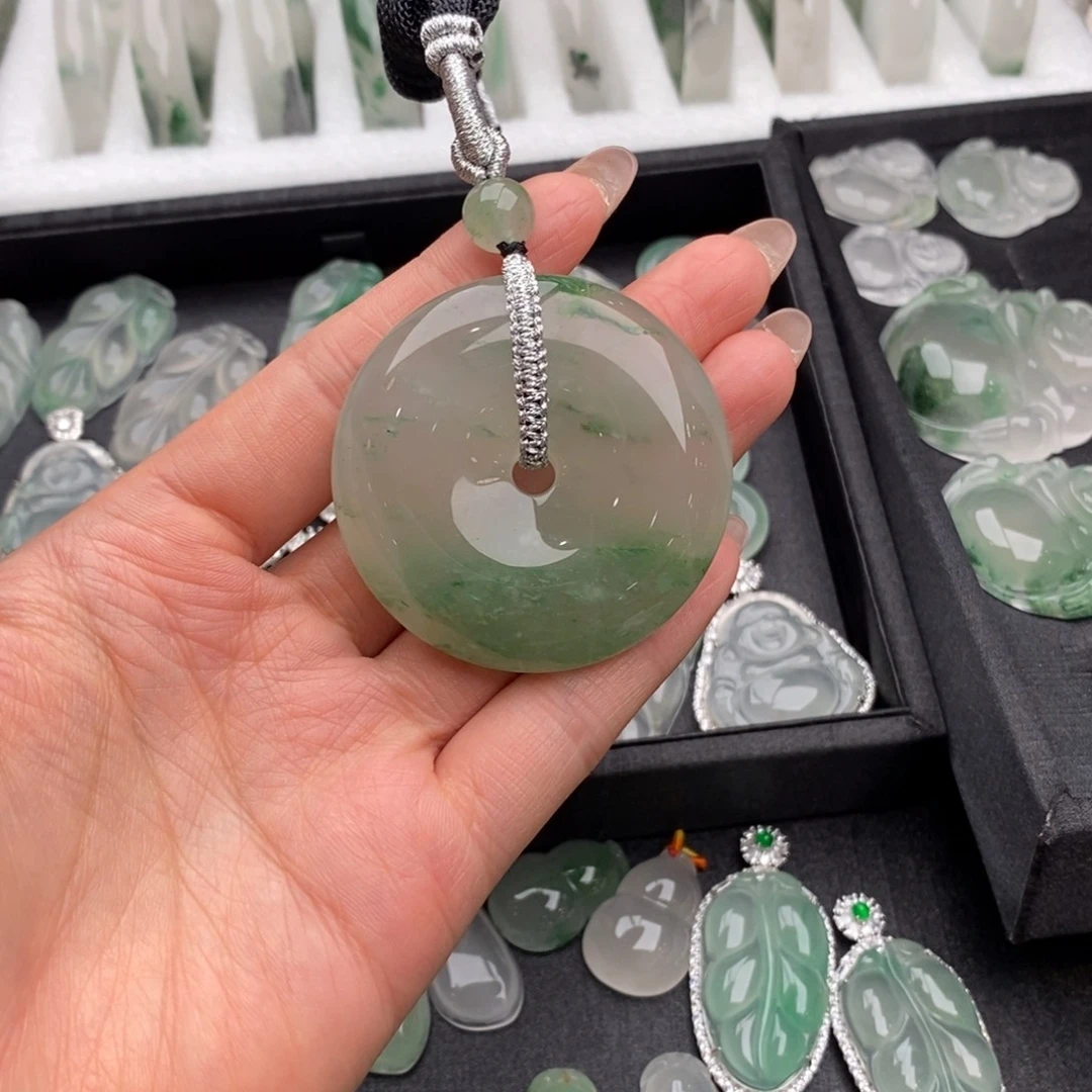 颈饰未镶嵌石英质玉大**象