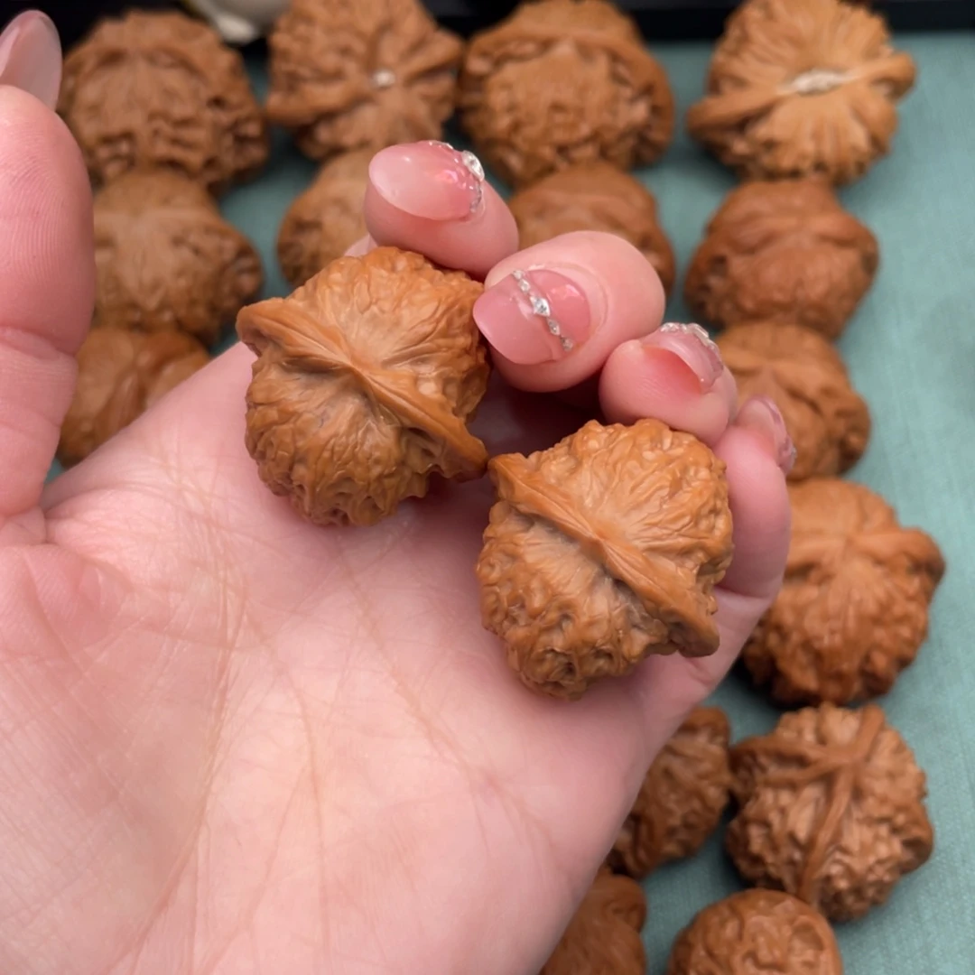 文玩核桃把件全品血麒麟32