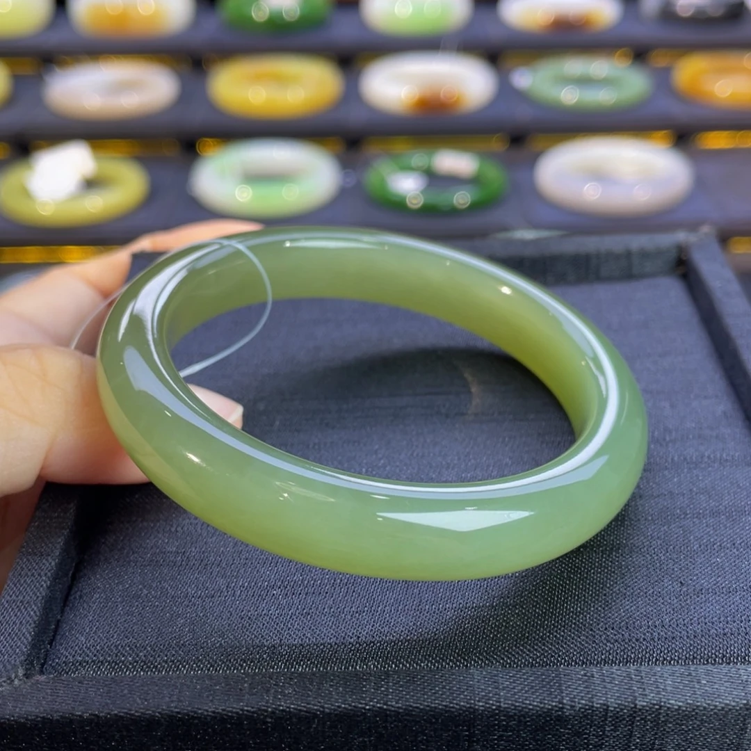 和田玉未镶嵌手镯冰底湖水绿54