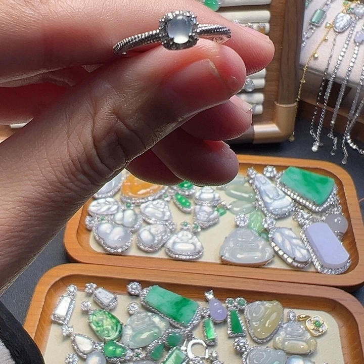 爽****翡翠未镶嵌戒指戒指