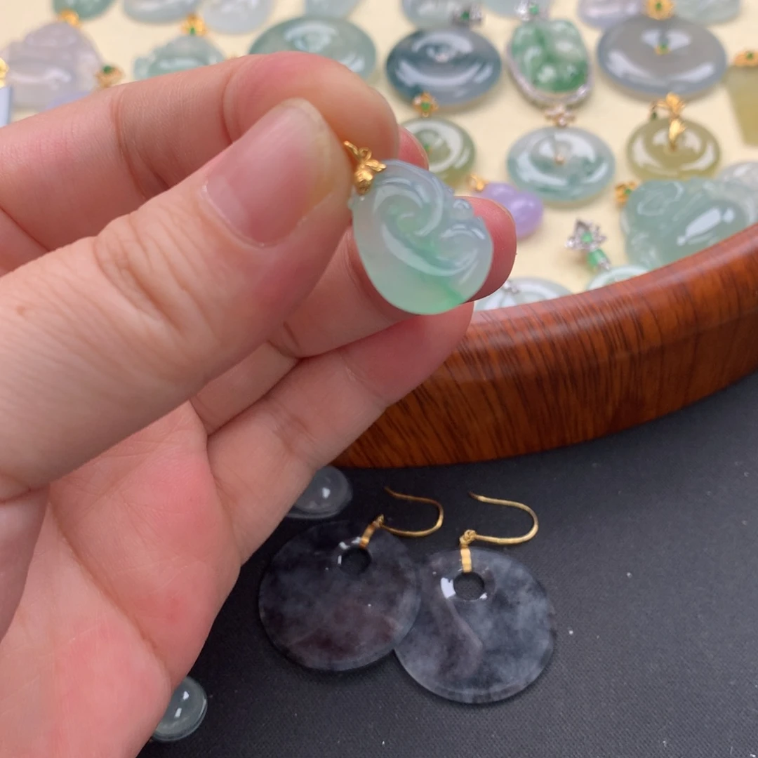 翡翠未镶嵌颈饰翡翠如意