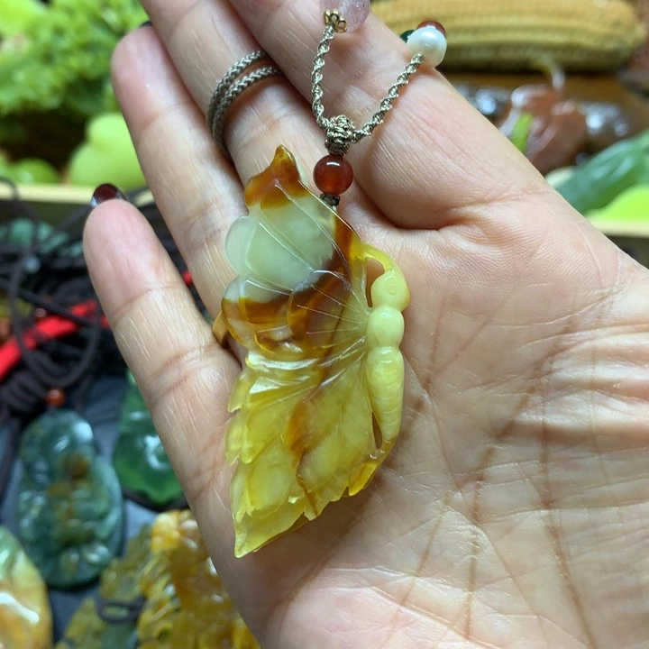 蛇纹石玉挂件未镶嵌