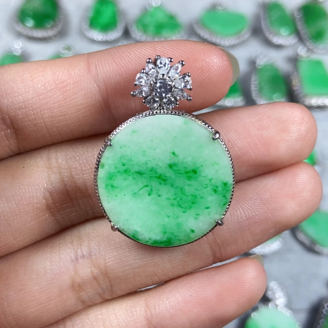 颈饰未镶嵌翡翠圆