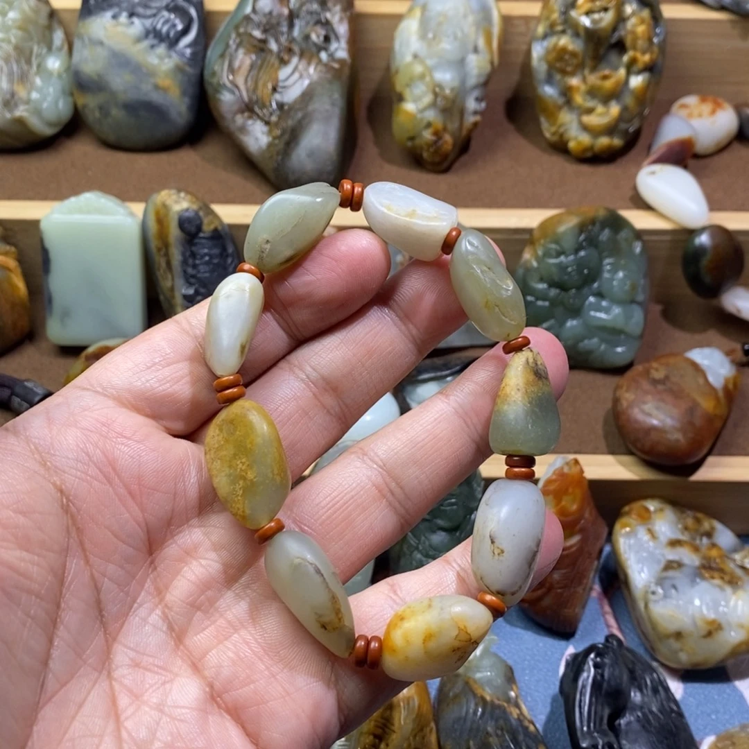 和田玉未镶嵌把件