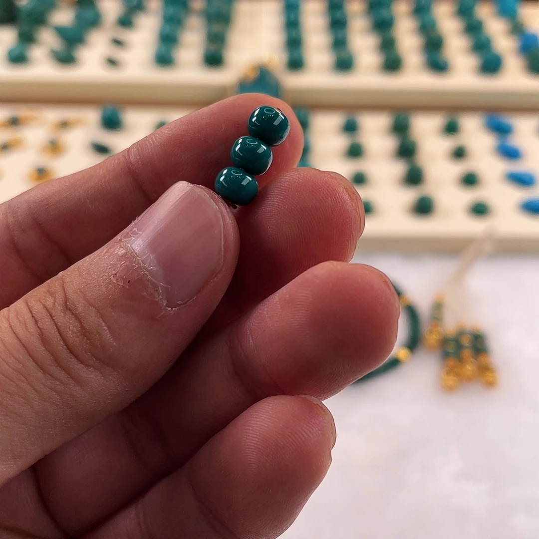 绿松石未镶嵌颈饰