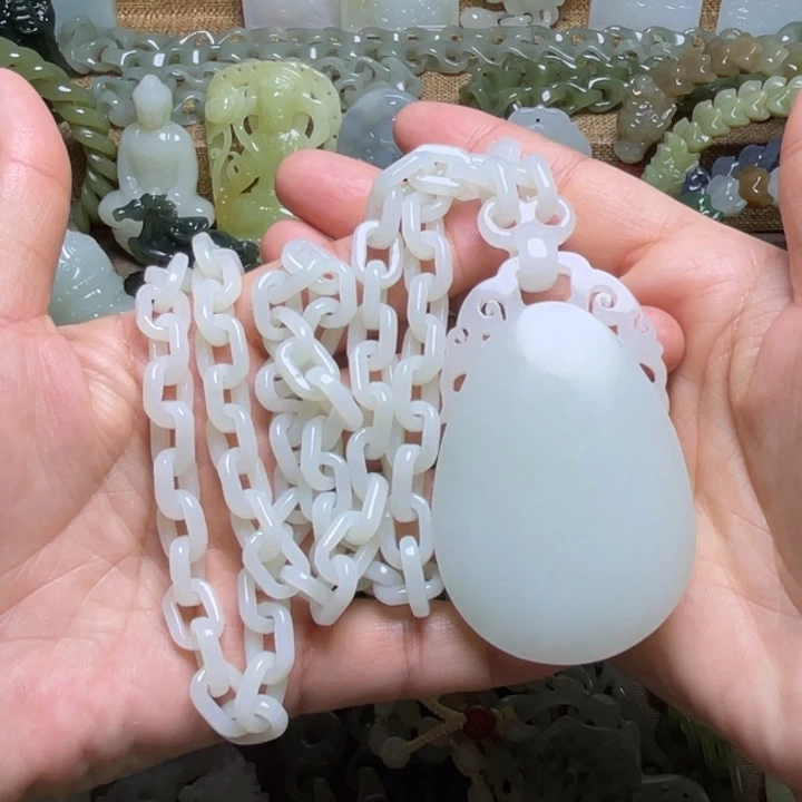 兰***草和田玉未镶嵌颈饰