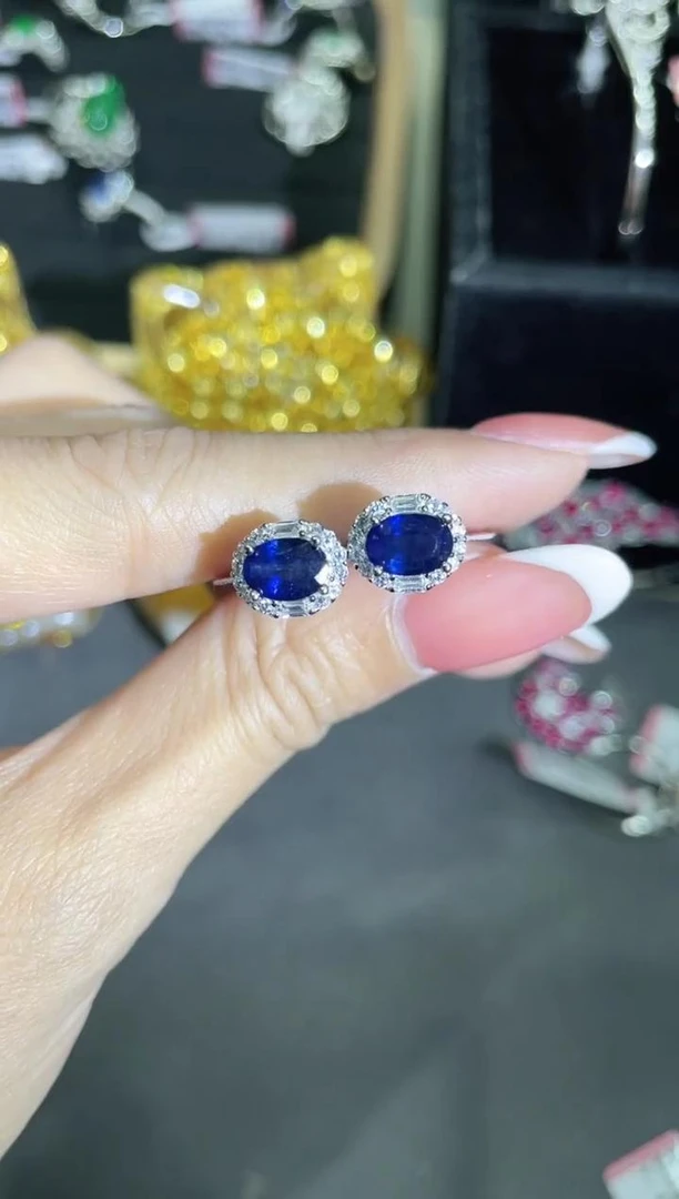 S925银镶嵌蓝宝石耳饰