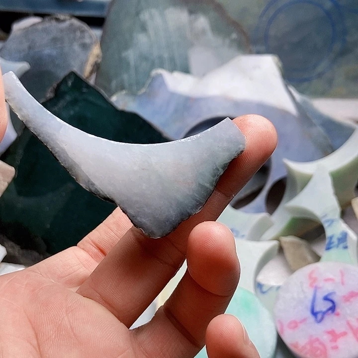 灰***兑天然翡翠吊坠两用
