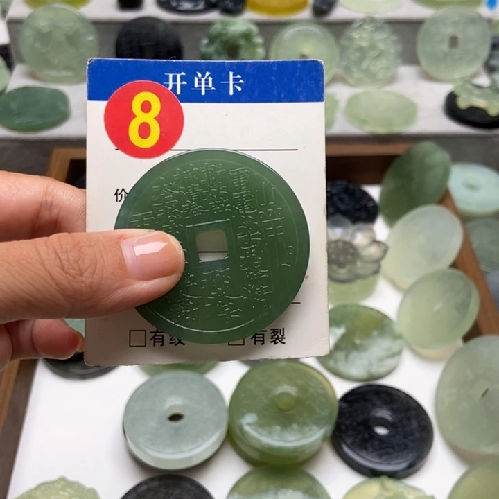 未镶嵌蛇纹石玉颈饰云*