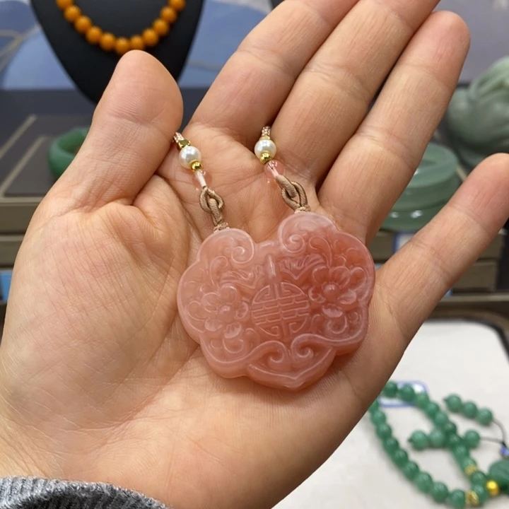 石英质玉未镶嵌颈饰