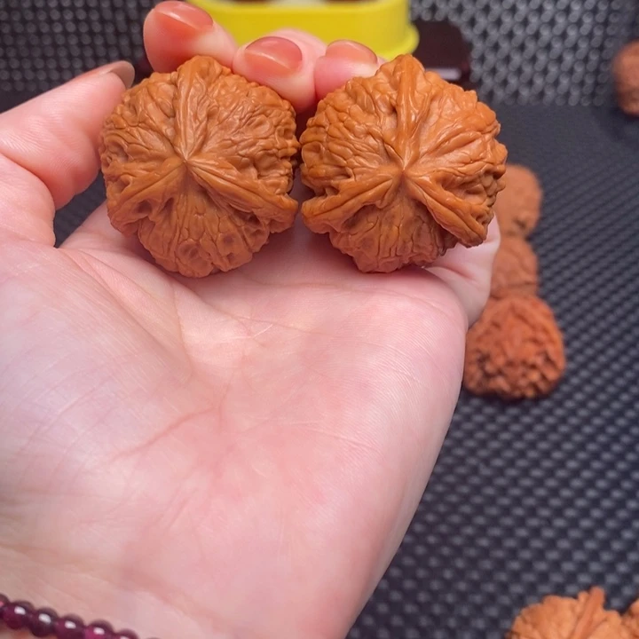 文玩核桃吊坠龙胆奔