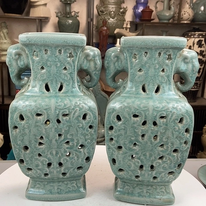 汝瓷镂空象耳瓶一对