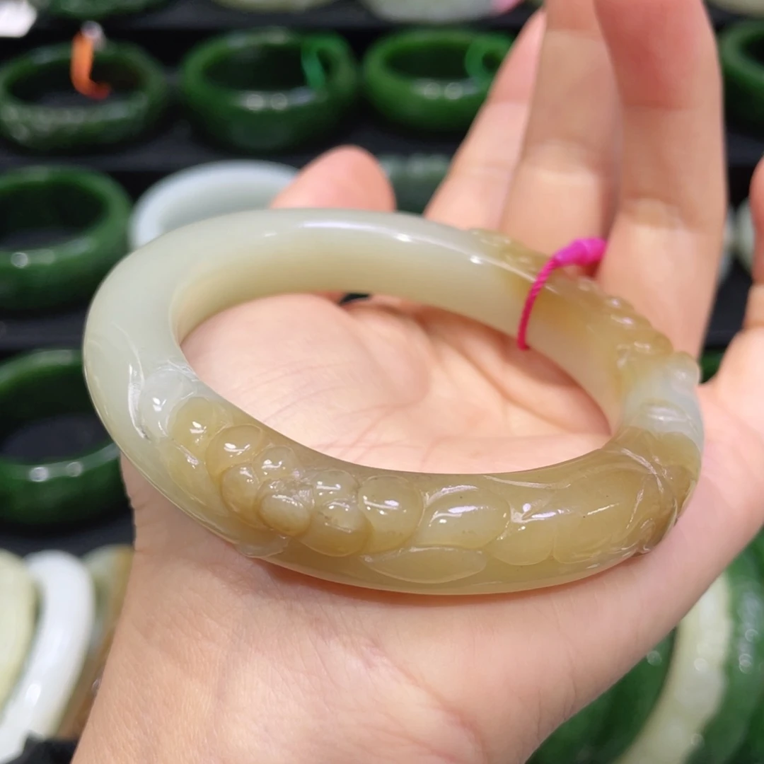未镶嵌手镯和田玉85