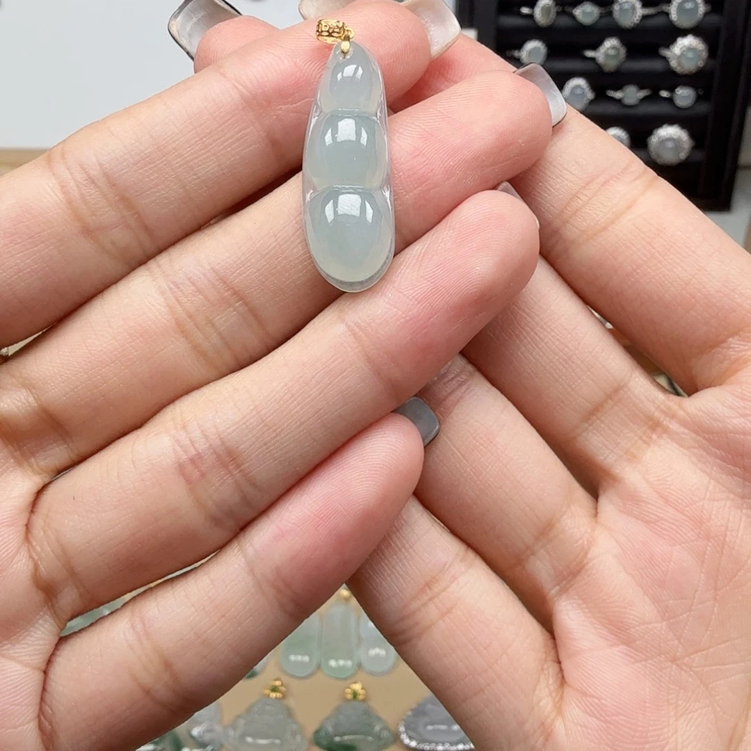 颈饰18K金镶嵌翡翠