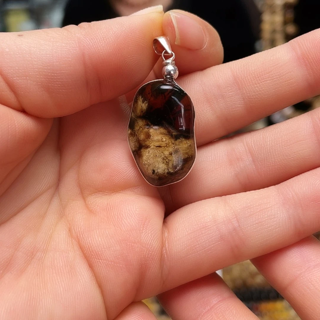 琥珀裸石未镶嵌大