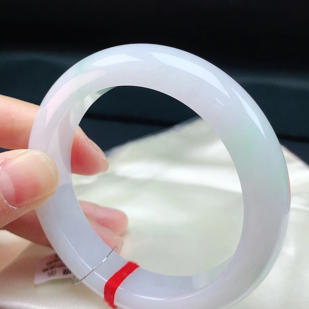 翡翠手镯未镶嵌54圈