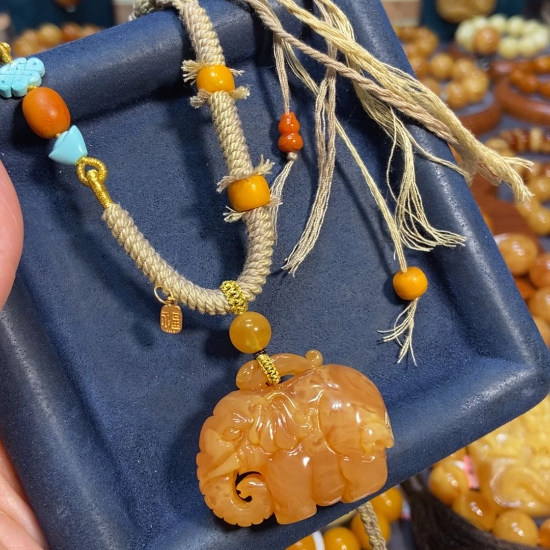 琥珀吊坠(赠链)未镶嵌