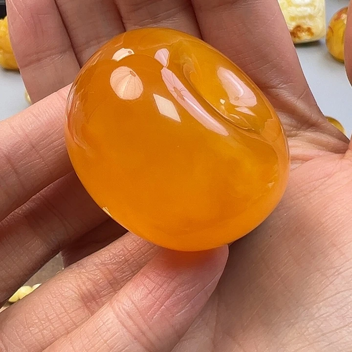 蜜蜡未镶嵌珠宝奇石