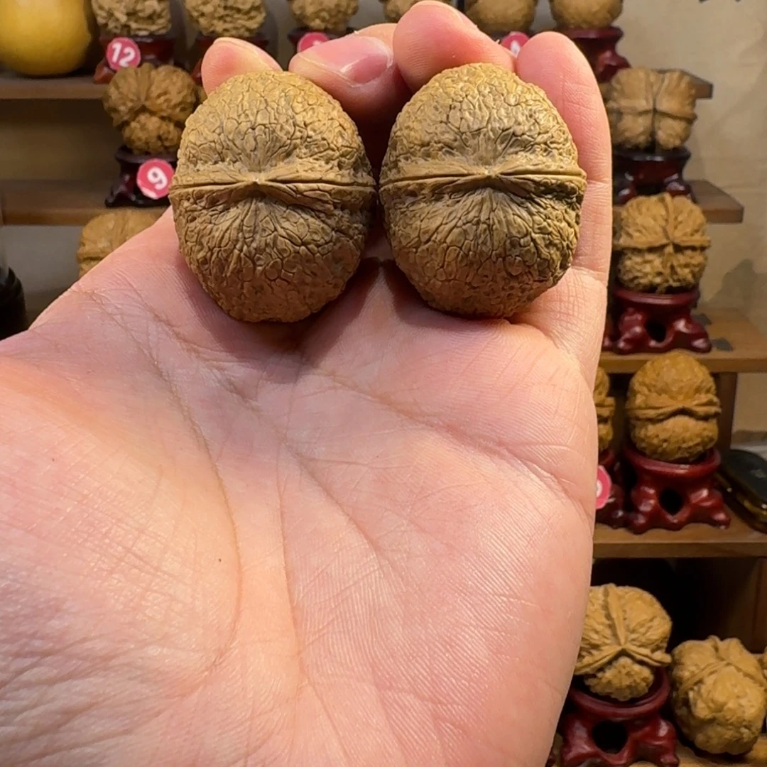 铁核桃把件密纹蛇皮球40尺