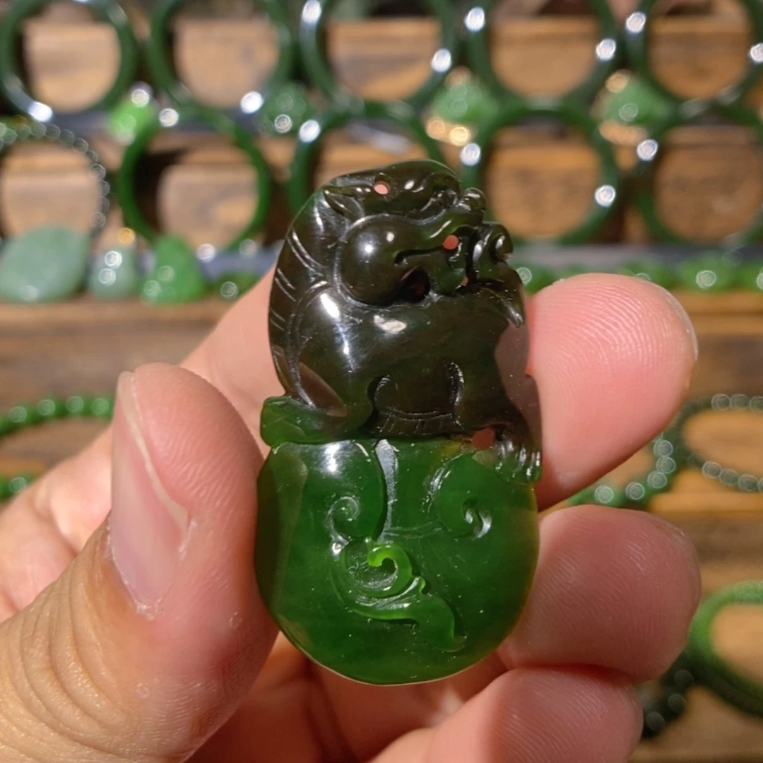 【闪购商品】吊坠(不含链)未镶嵌和田玉俄七聚红皮貔貅