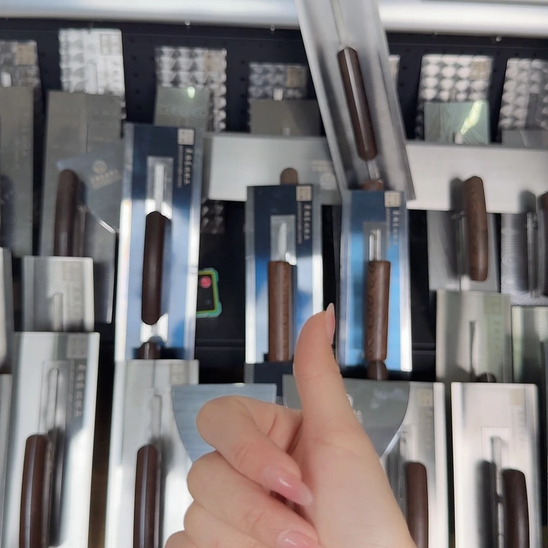 大***愚25.8.9一体油工抹子一个